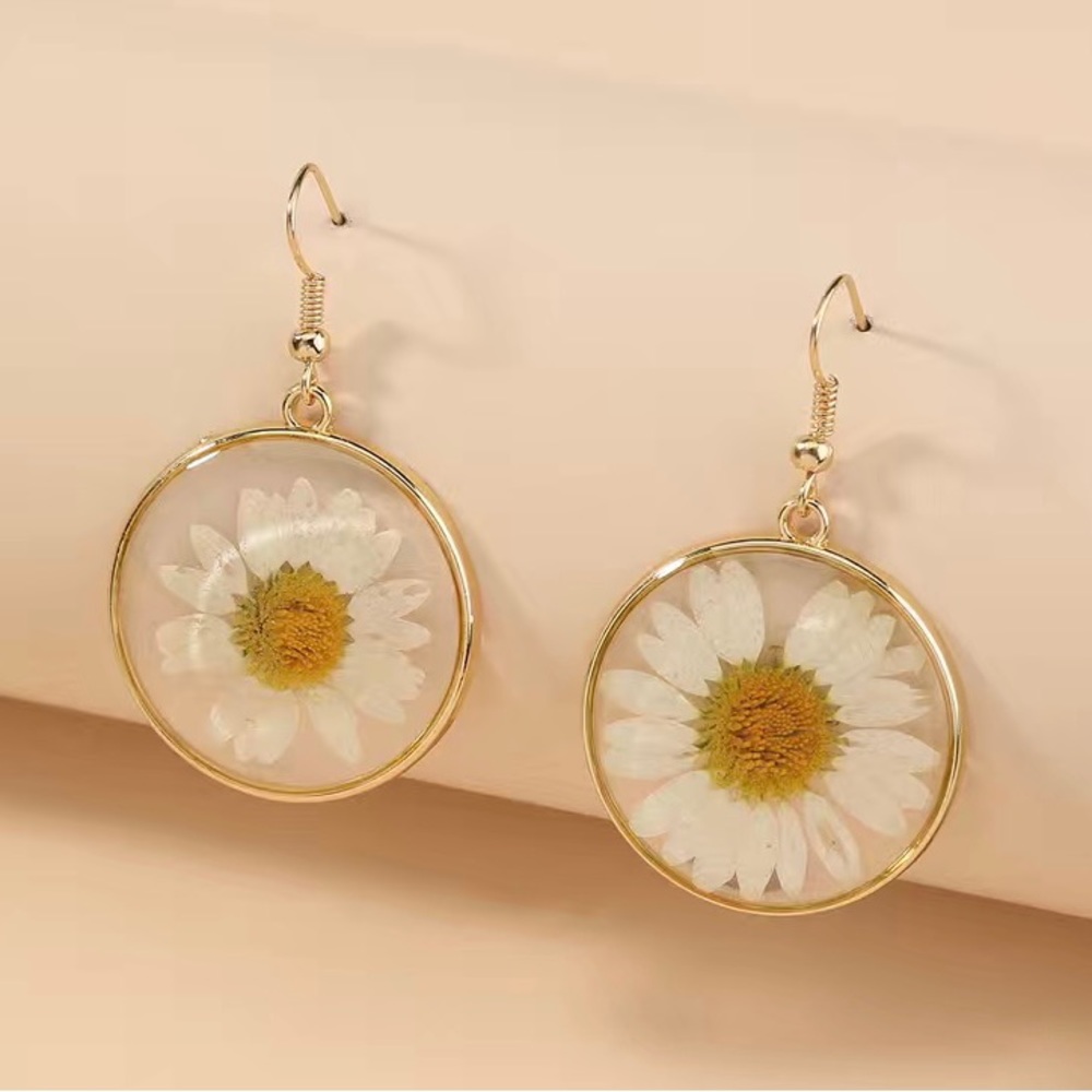 NEW Pressed Daisy Flower Gold Drop Earrings